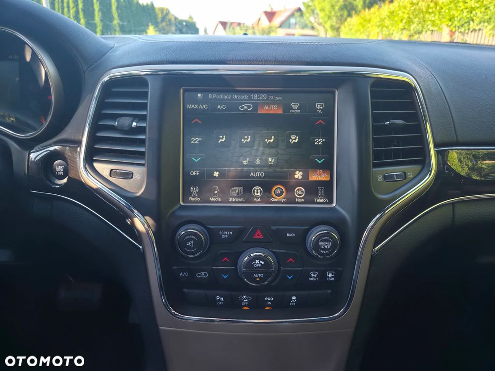 Jeep Grand Cherokee - 30