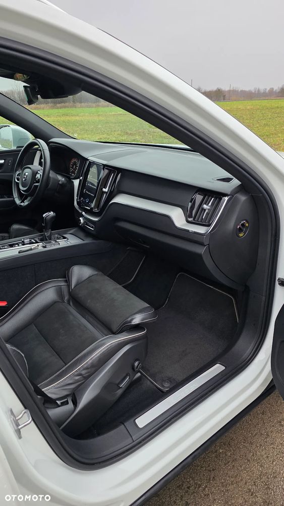 Volvo XC 60 D3 R-Design - 11