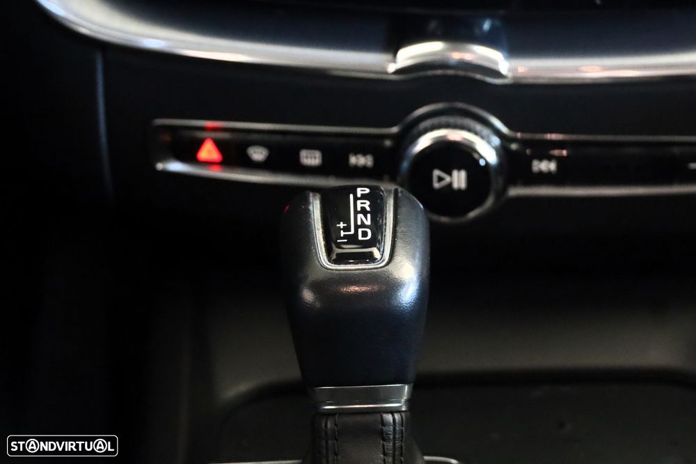 Volvo XC 60 2.0 D4 Momentum Geartronic - 18
