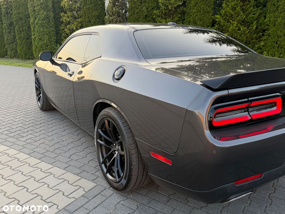 Dodge Challenger - 9
