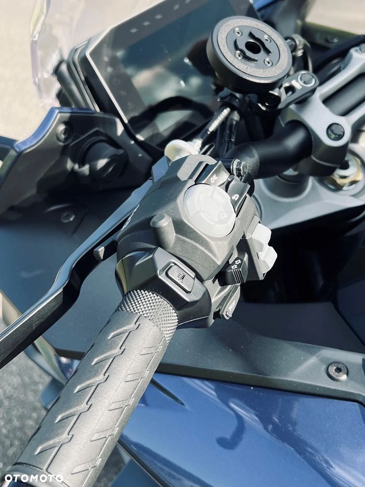 Suzuki GSX 1000 - 12