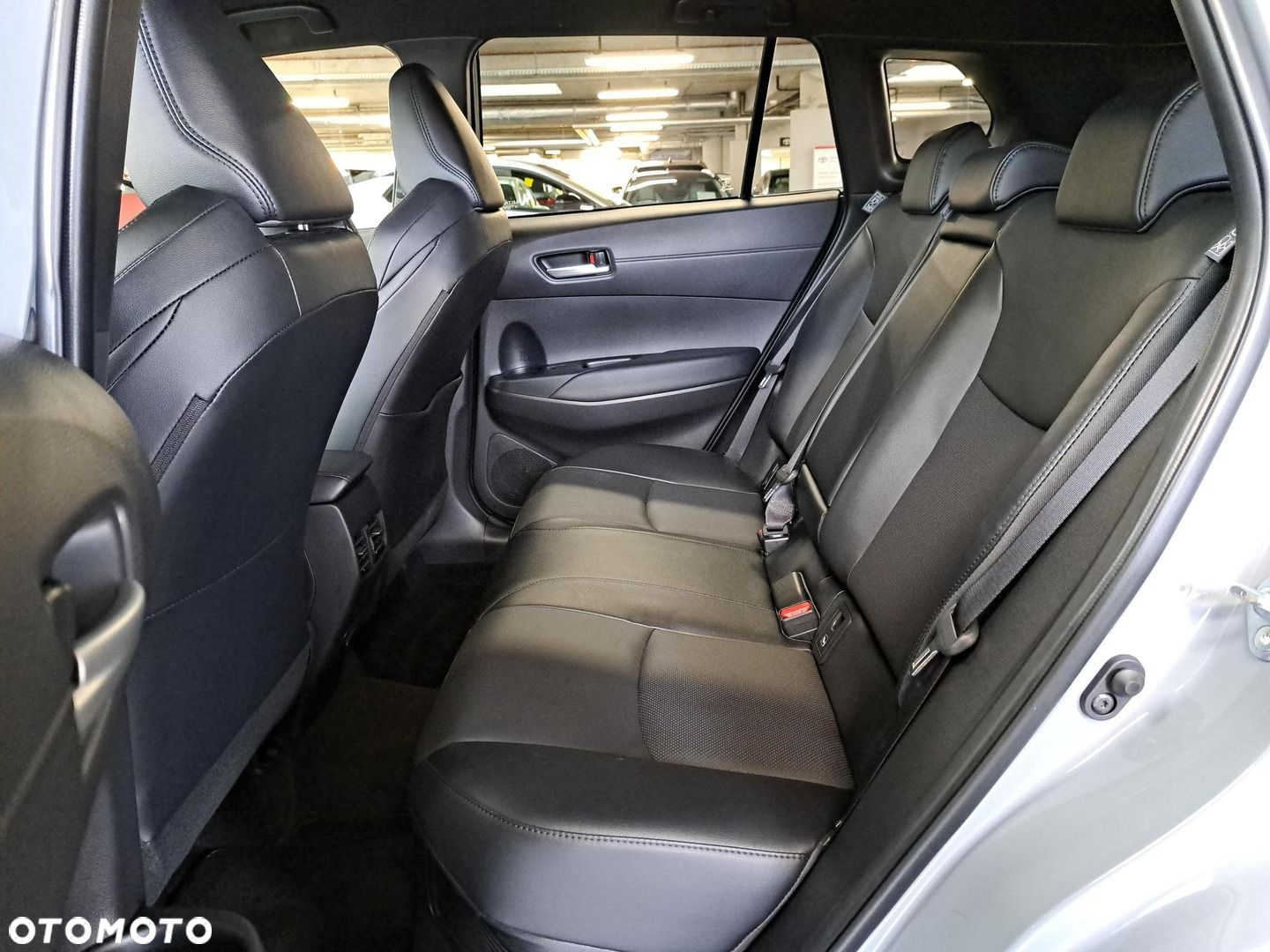 Toyota Corolla Cross 2.0 Hybrid Executive AWD - 12