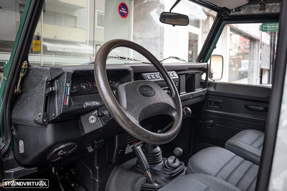 Land Rover Defender - 7