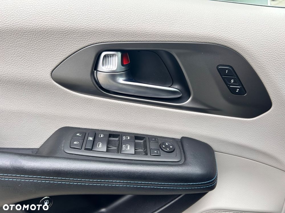 Chrysler Pacifica - 18