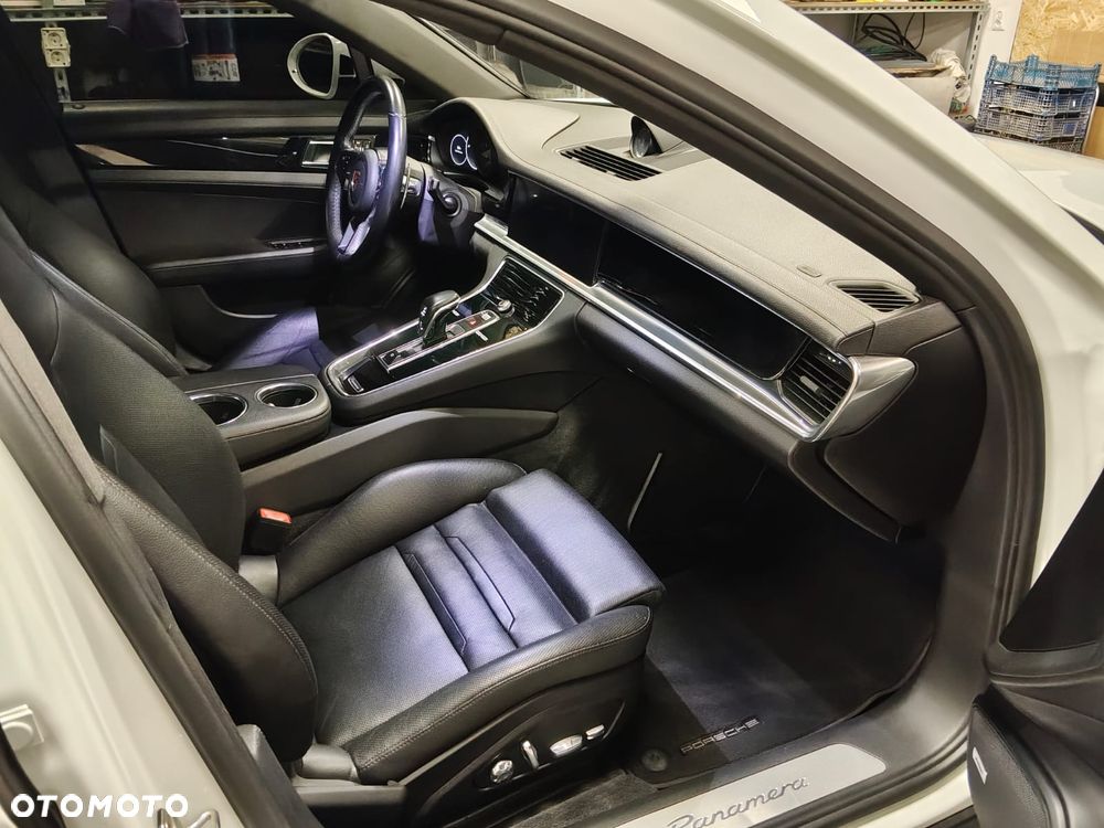 Porsche Panamera - 20