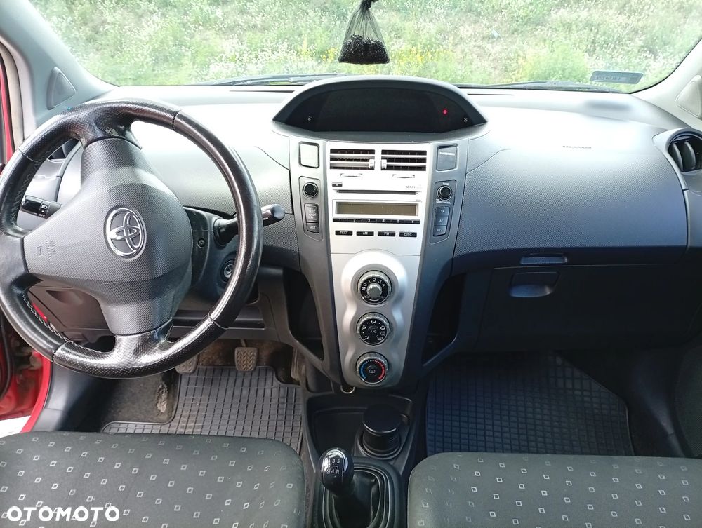Toyota Yaris 1.0 Terra - 9