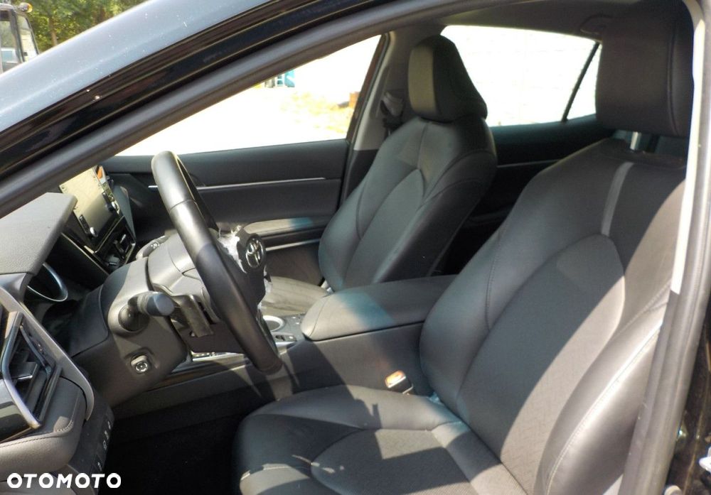 Toyota Camry - 23
