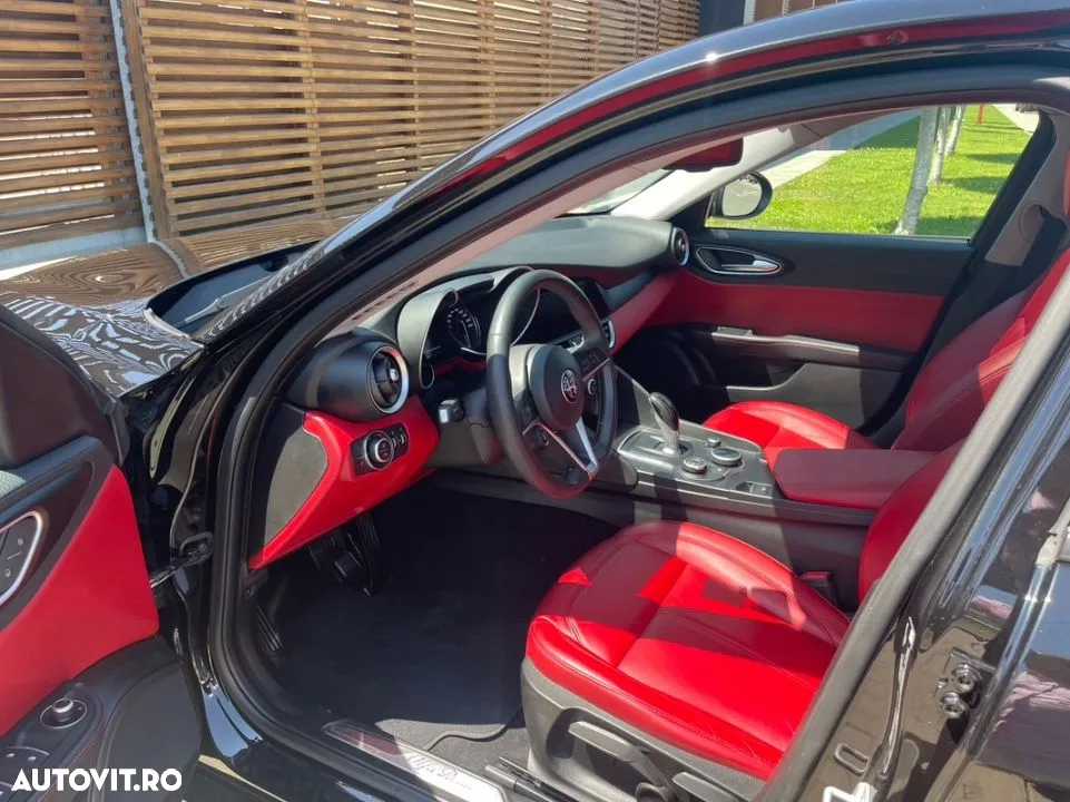 Alfa Romeo Giulia 2.0 Turbo 16V AT8 - 4