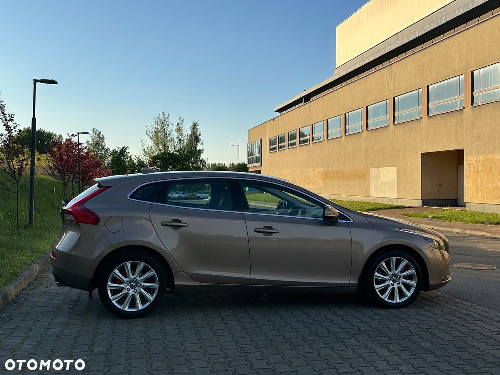 Volvo V40 D4 Inscription - 17