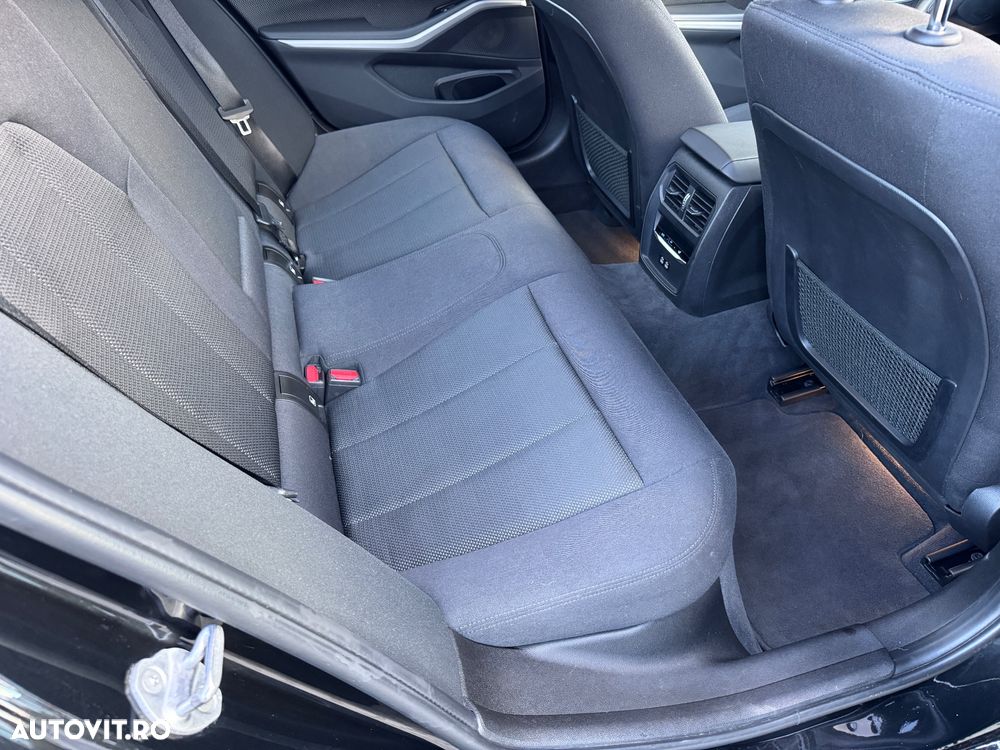 BMW Seria 3 320d xDrive AT MHEV - 25