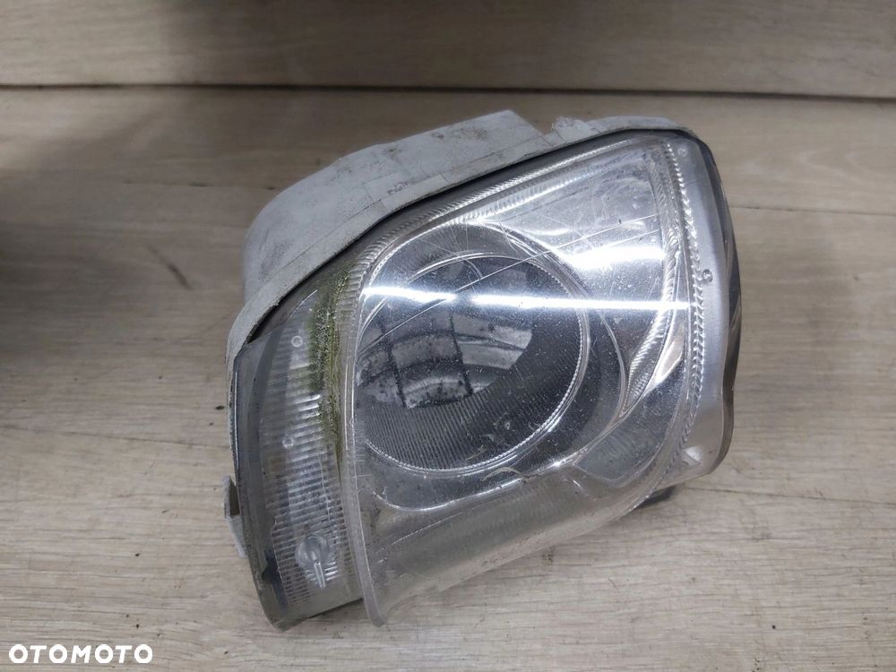 LEXUS IS II 200 220d halogen prawy przód klosz - 3