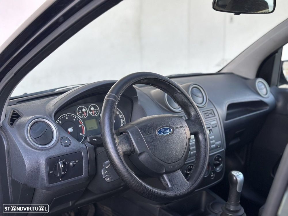 Ford Fiesta 1.4 TDCI Ambiente - 19