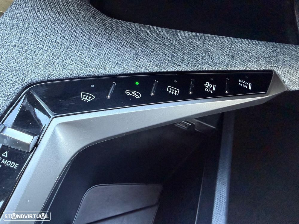 Peugeot 3008 1.2 Hybrid Allure e-DCS6 - 24