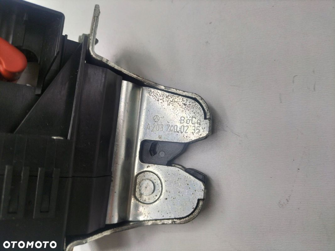 ZAMEK KLAPY BAGAŻNIKA MERCEDES C KLASA W203 A2037400235 - 2