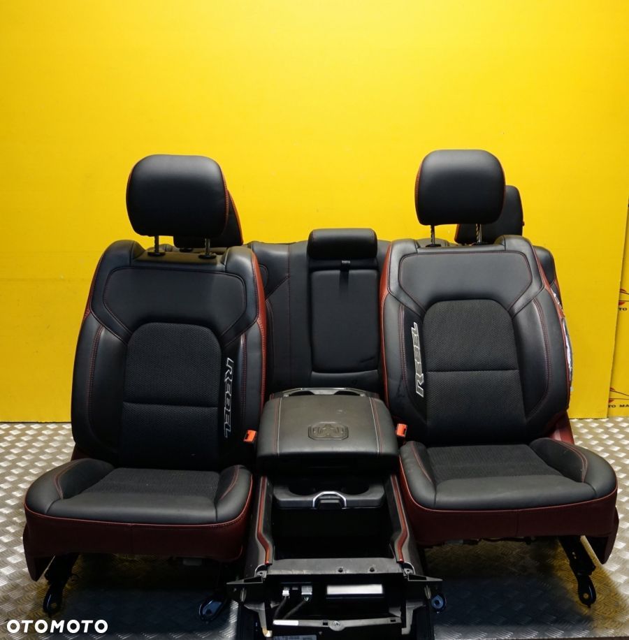 DODGE RAM 1500 REBEL 2022 - Fotel Fotele Kanapa Komplet Skóra Podłokietnik - 1