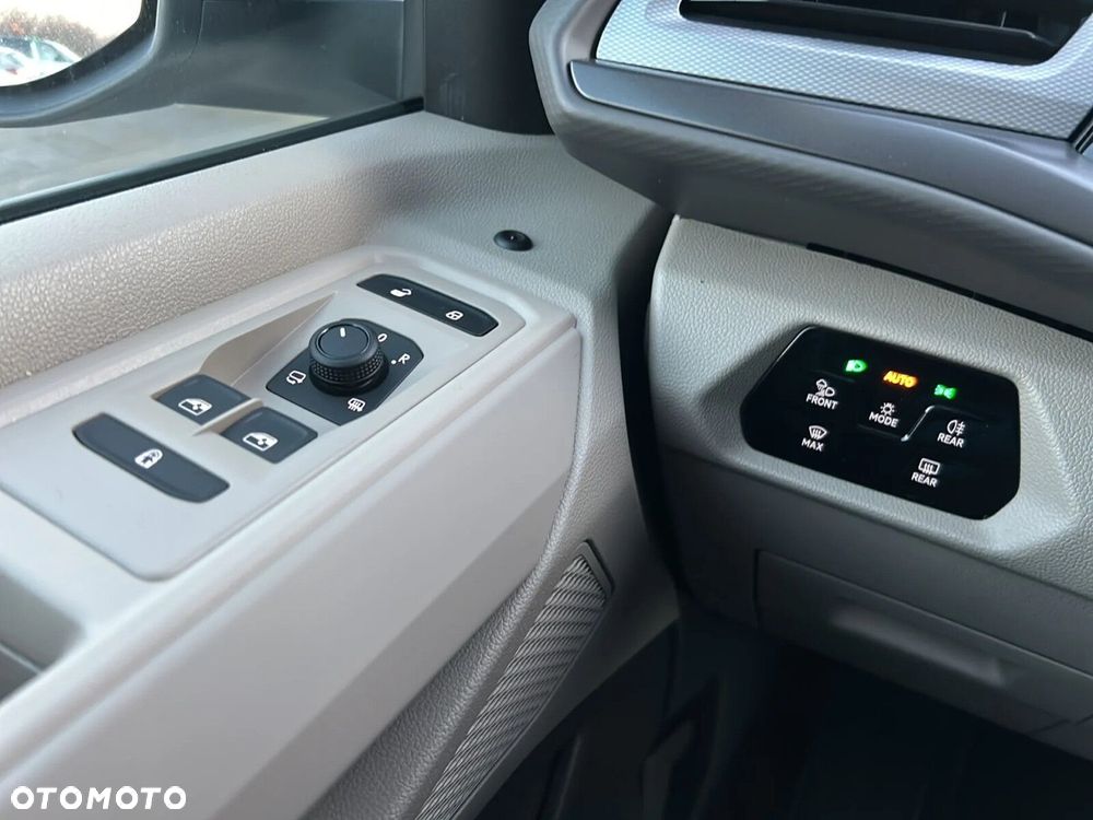 Volkswagen Multivan - 25