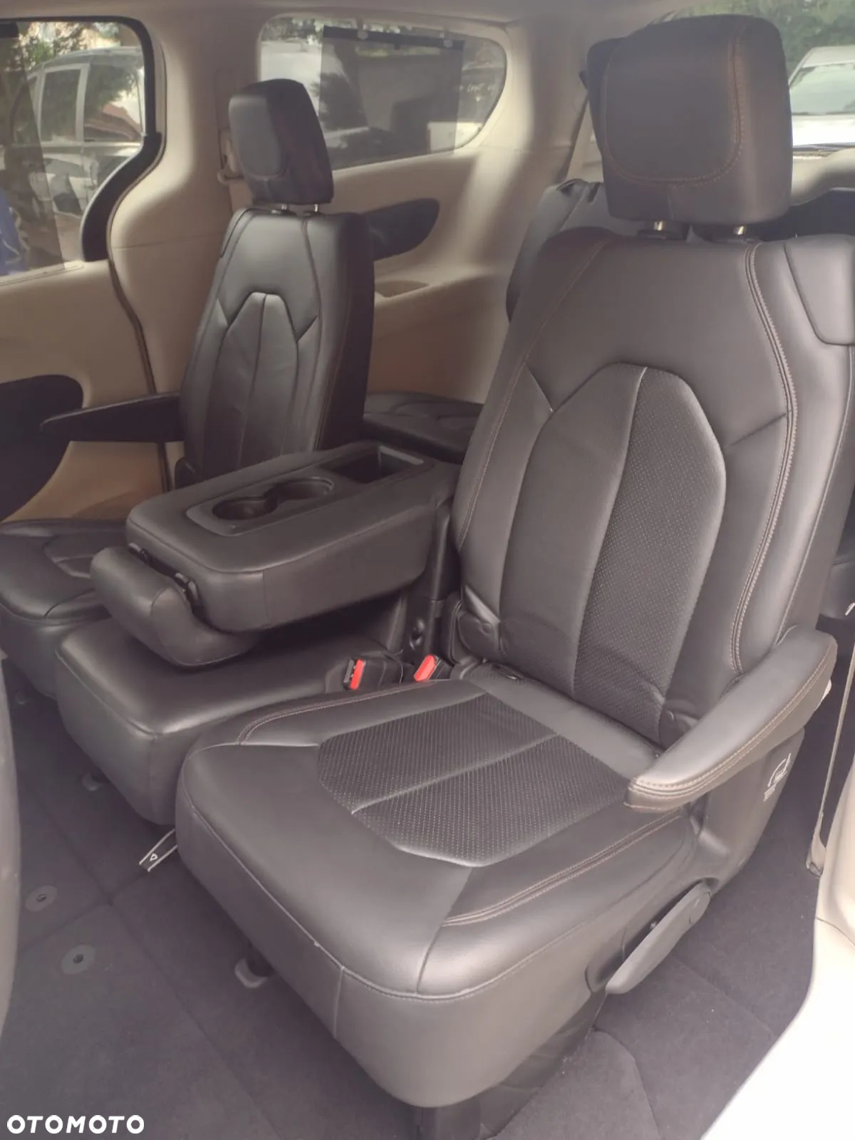 Chrysler Pacifica - 16