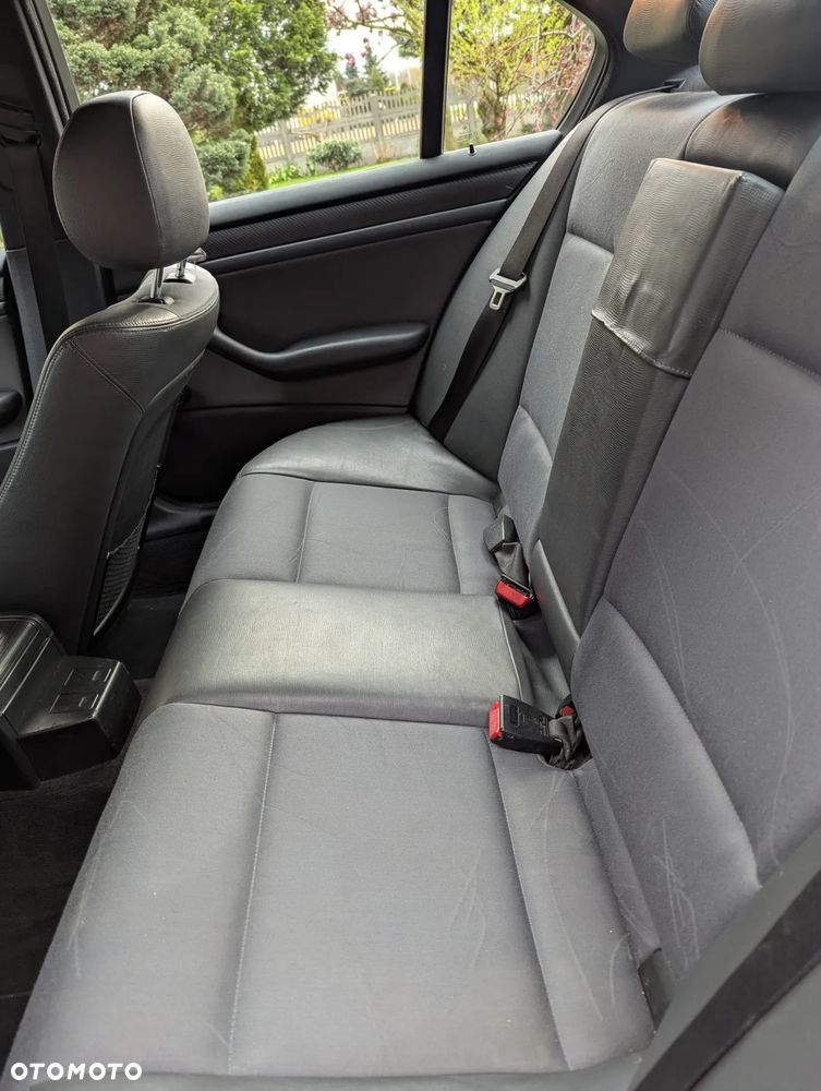 BMW Seria 3 318i - 14