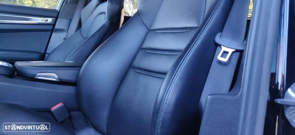 Porsche Panamera Turbo Executive - 32