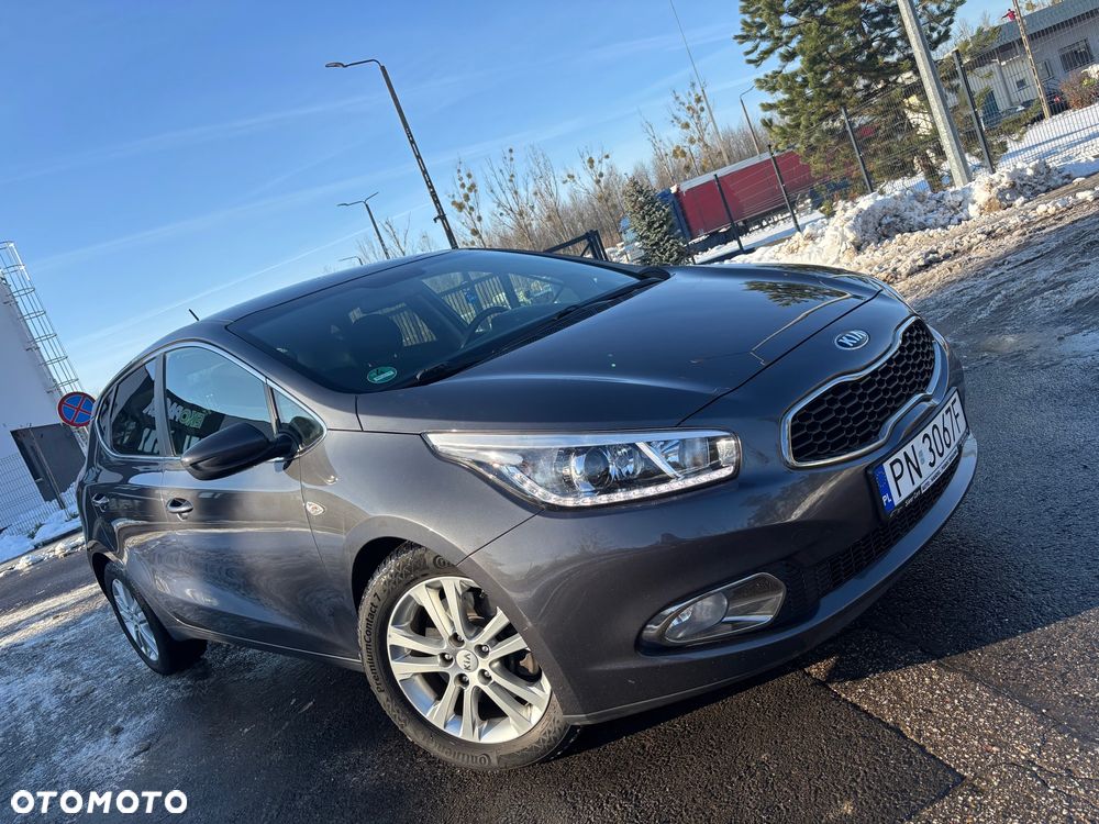 Kia Ceed 1.6 CRDi 128 Dream Team Edition - 4