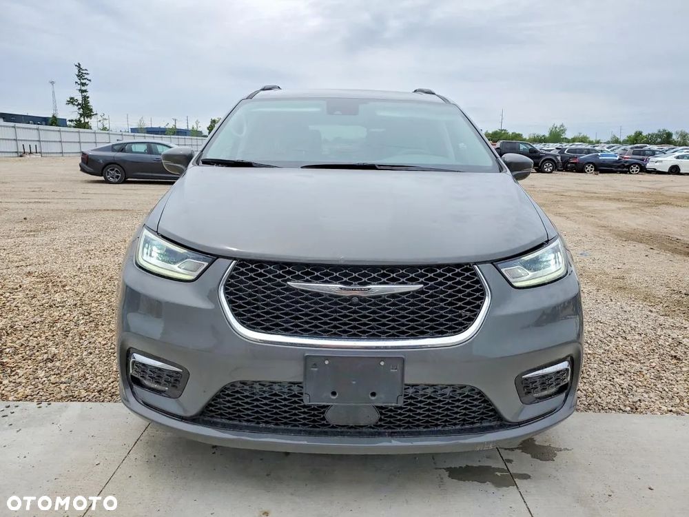 Chrysler Pacifica - 5