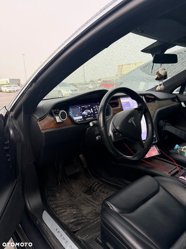Tesla Model S - 15
