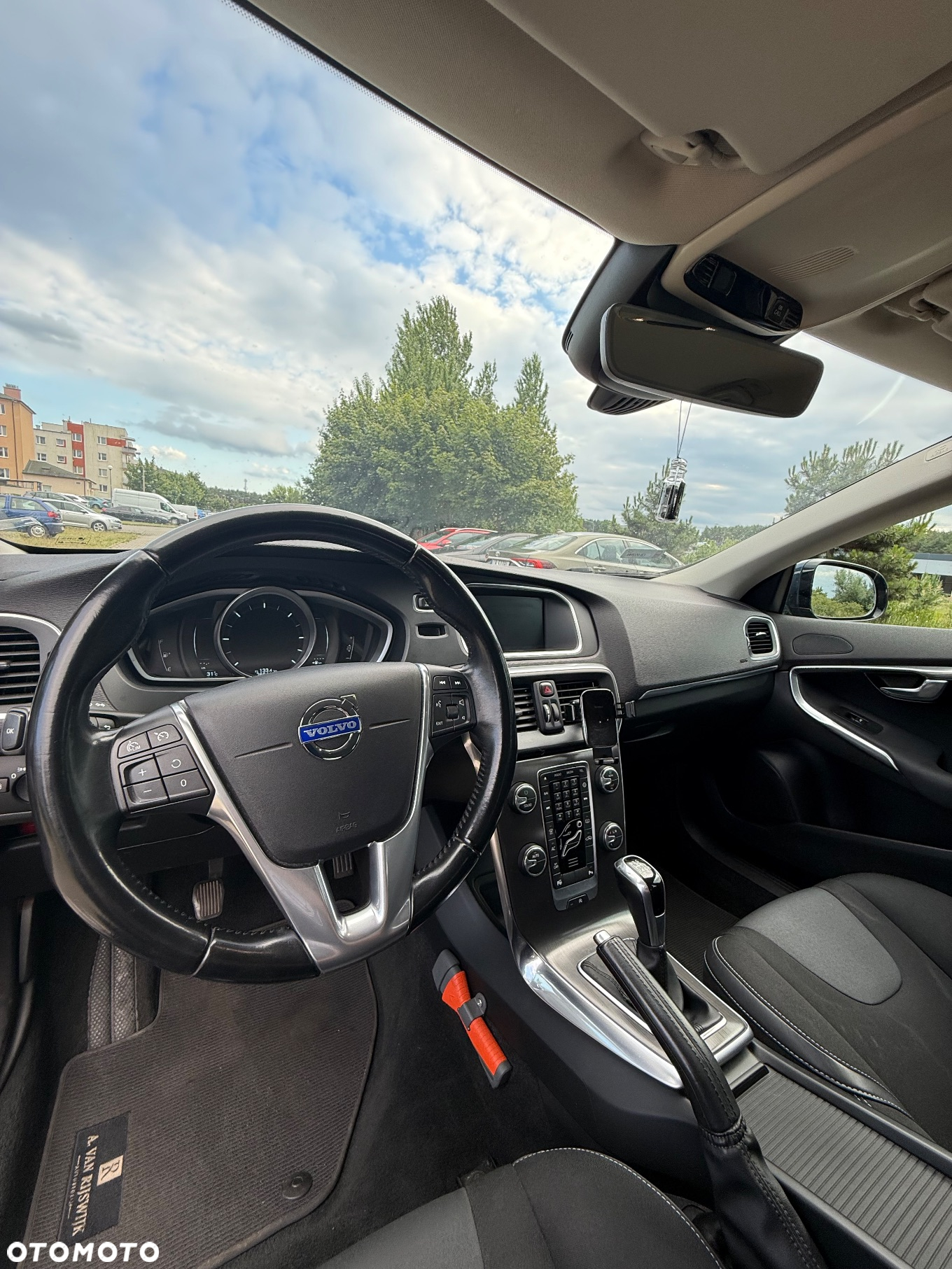 Volvo V40 D4 Momentum - 21