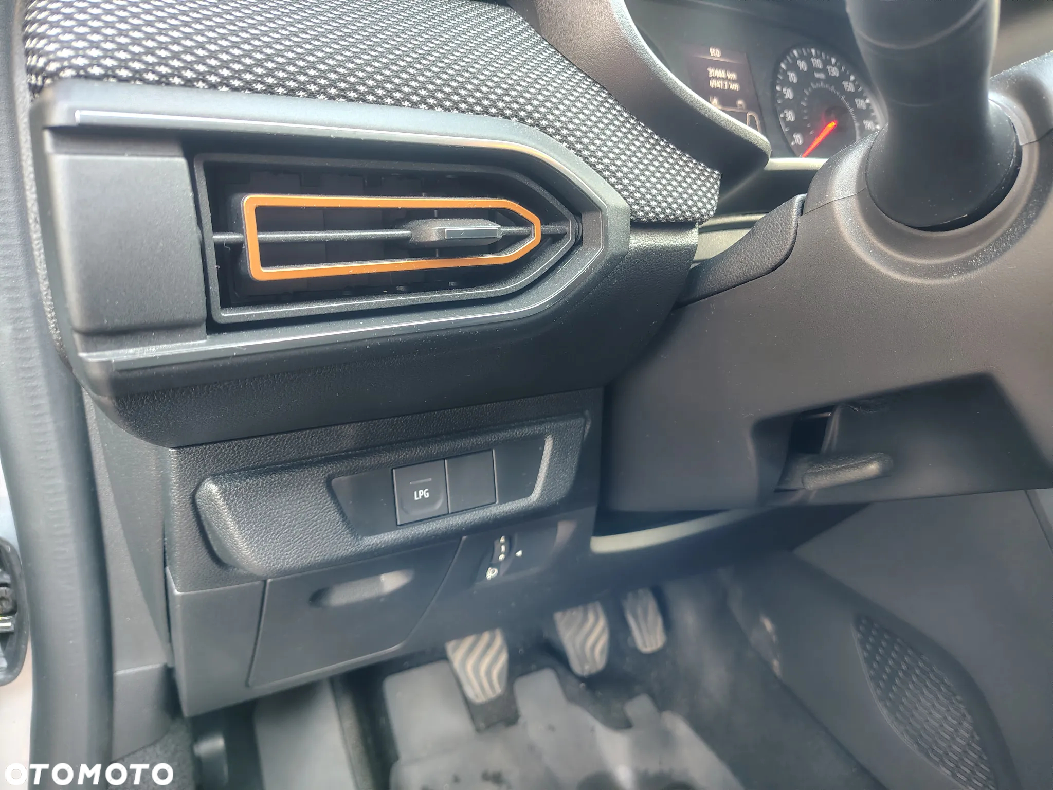 Dacia Sandero - 10