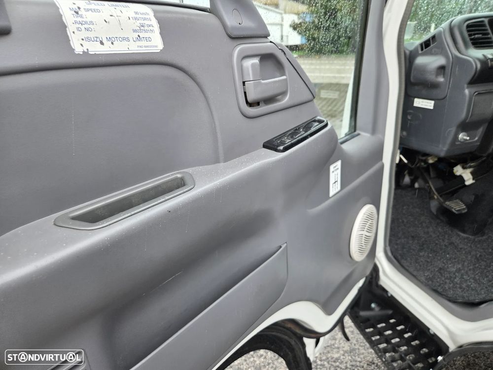 Isuzu NPR 3500kgs chassis - 12