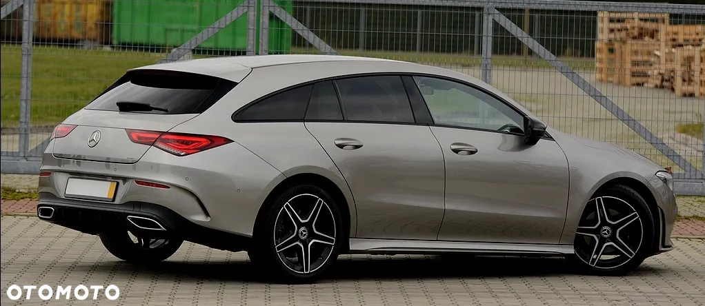 Mercedes-Benz CLA 180 Shooting Brake AMG Line - 16