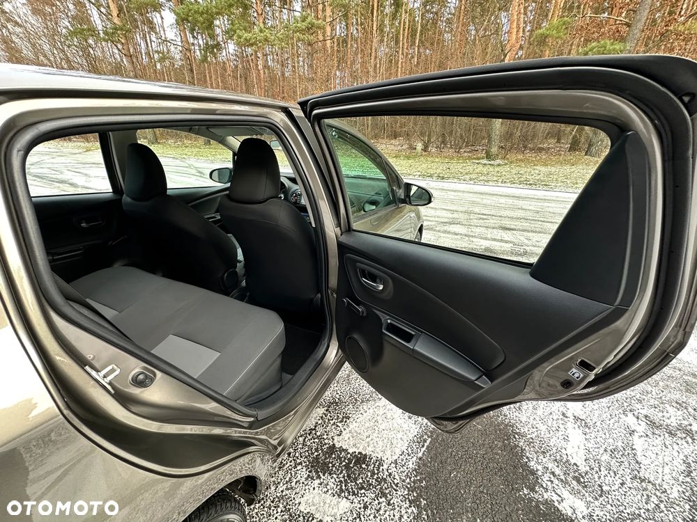 Toyota Yaris Hybrid 100 Business Edition - 24