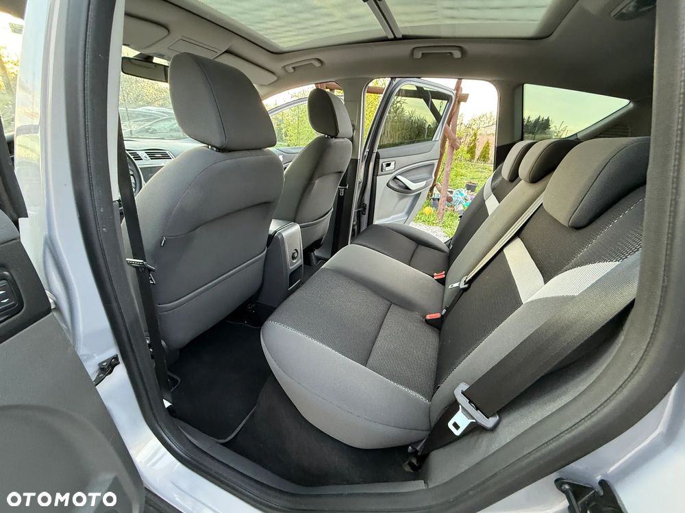 Ford Kuga 2.0 TDCi 2x4 Titanium - 27