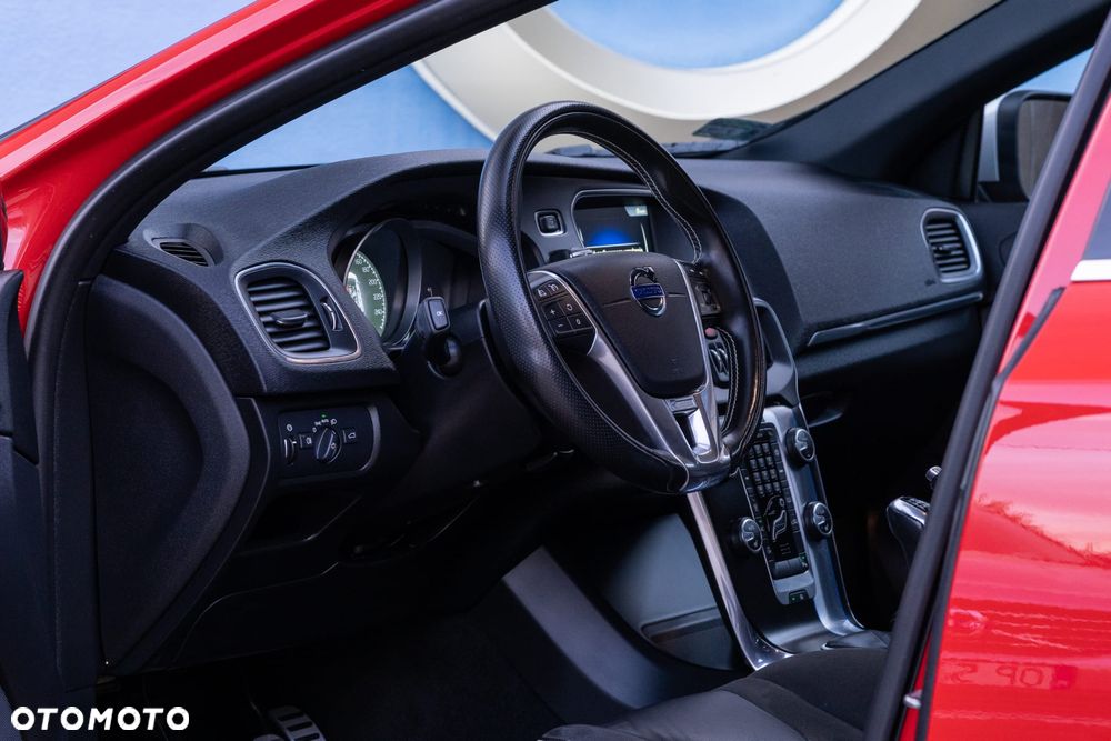 Volvo V40 D2 Drive-E R-Design Momentum - 8