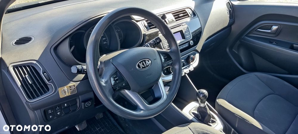 Kia Rio - 5
