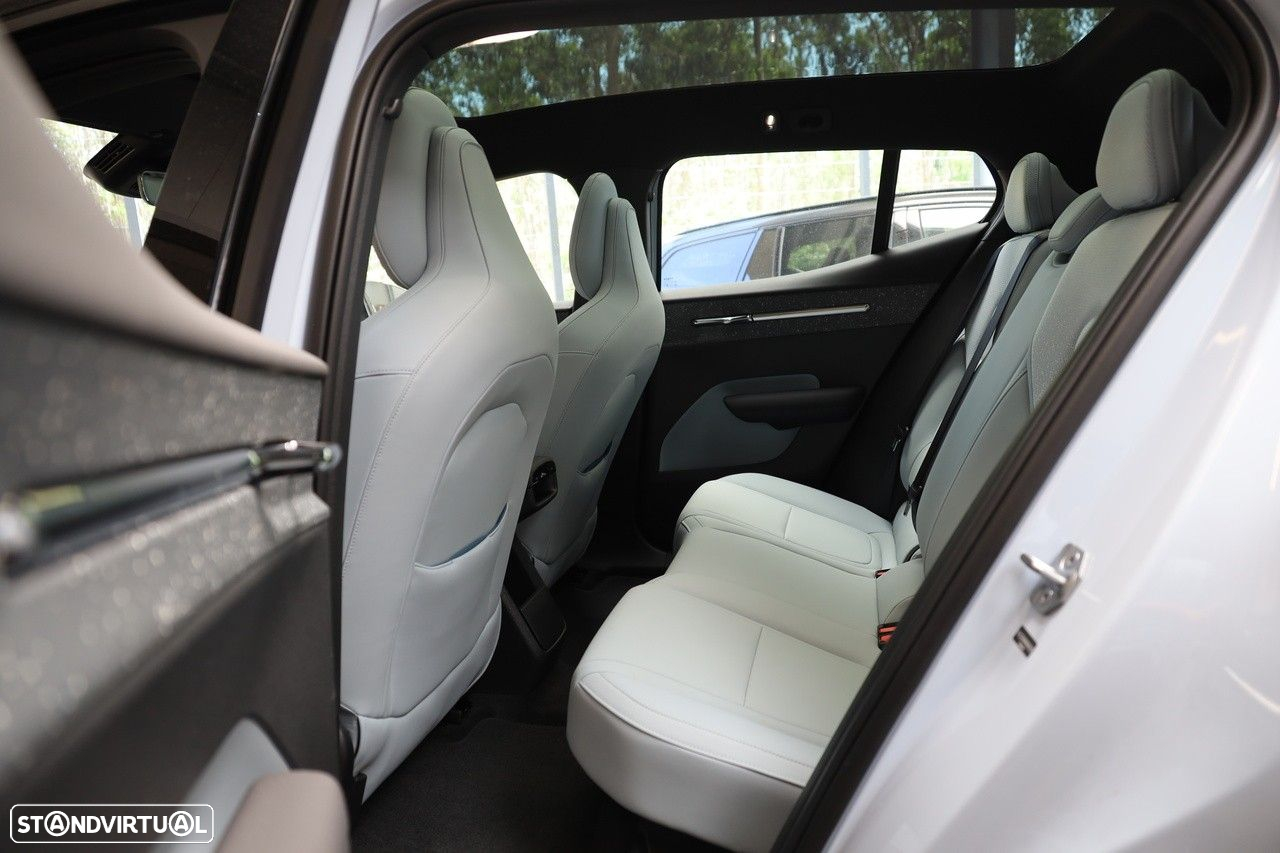 Volvo EX30 69 kWh Twin Motor Ultra - 12