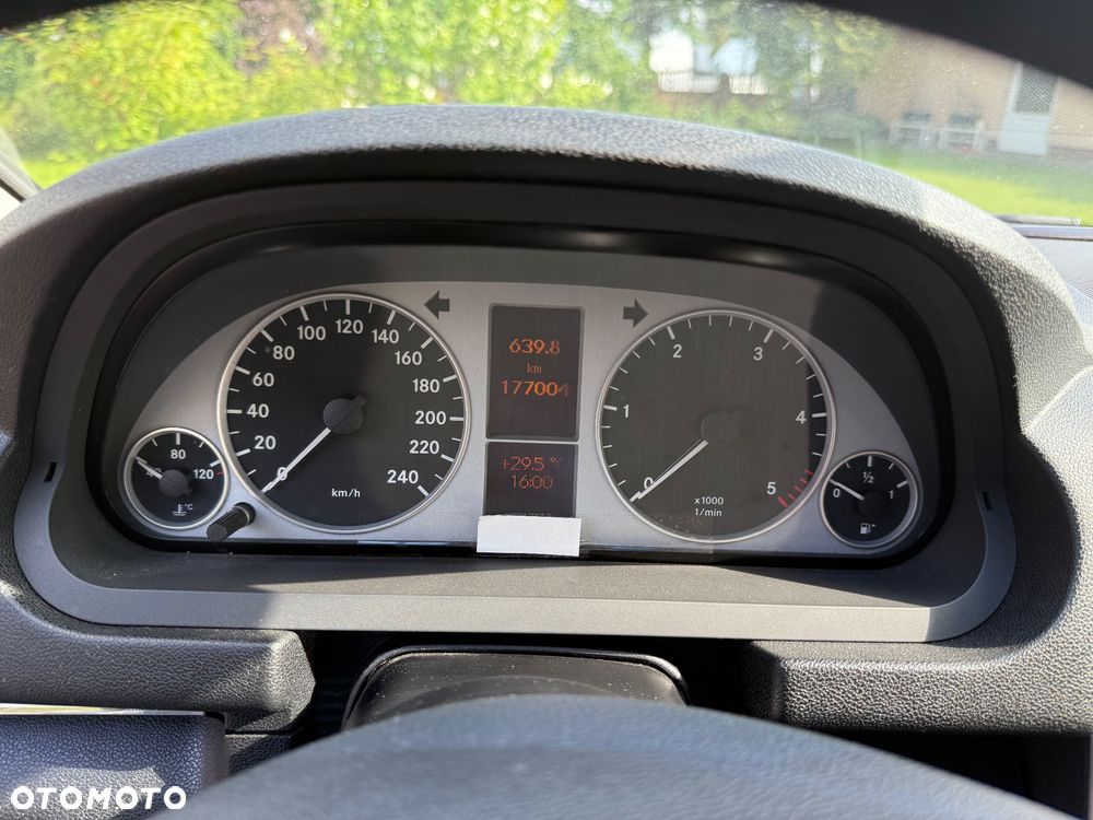 Mercedes-Benz Klasa B 180 CDI Special Edition - 26