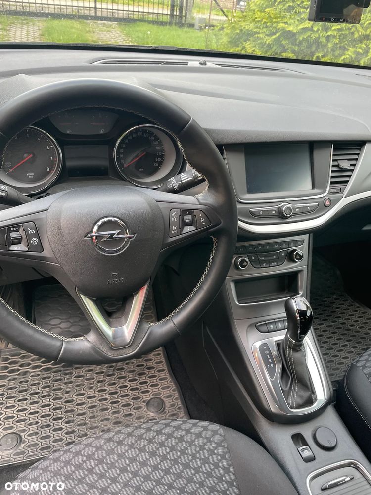 Opel Astra 1.4 T Enjoy S&S - 10