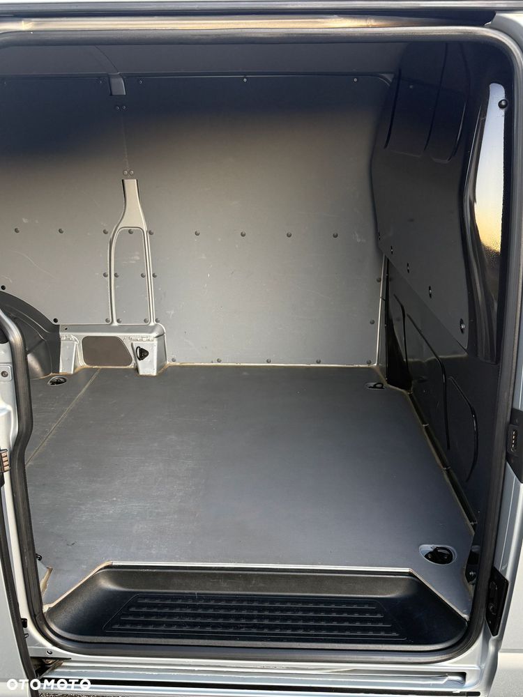Volkswagen Transporter - 4