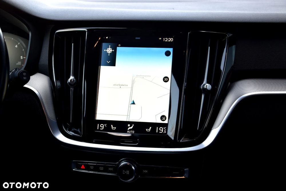 Volvo V60 B4 D R-Design - 29