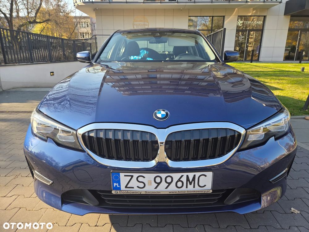 BMW Seria 3 320i xDrive - 37
