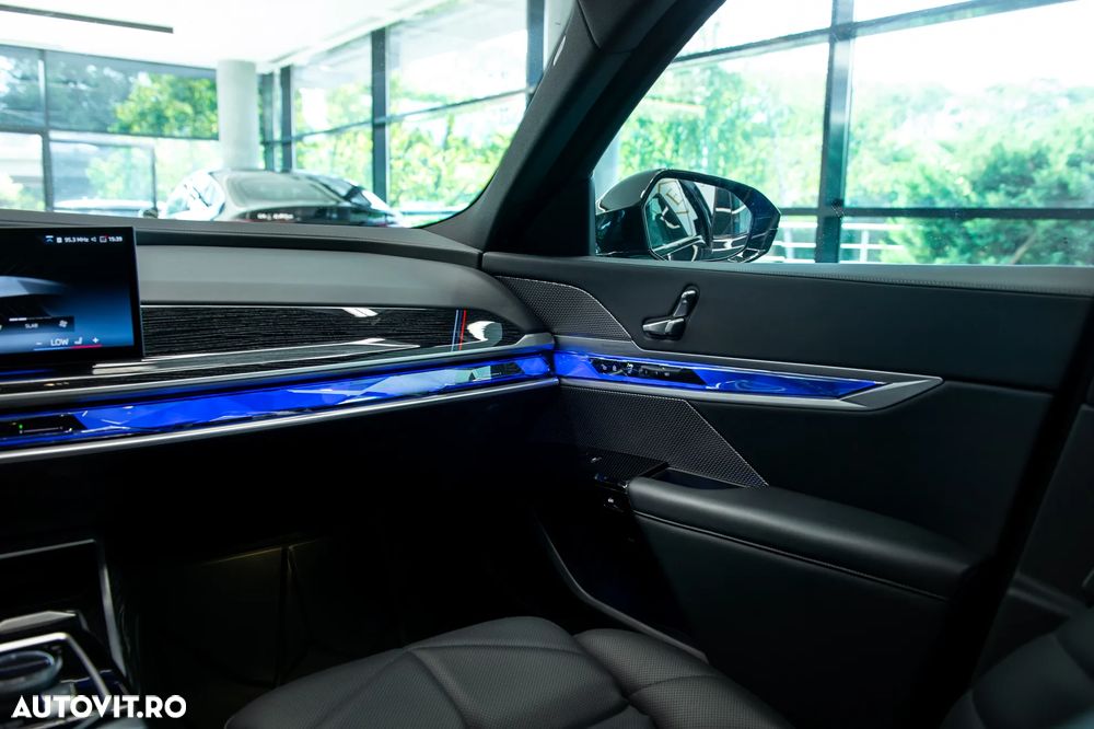 BMW Seria 7 740d xDrive MHEV - 31