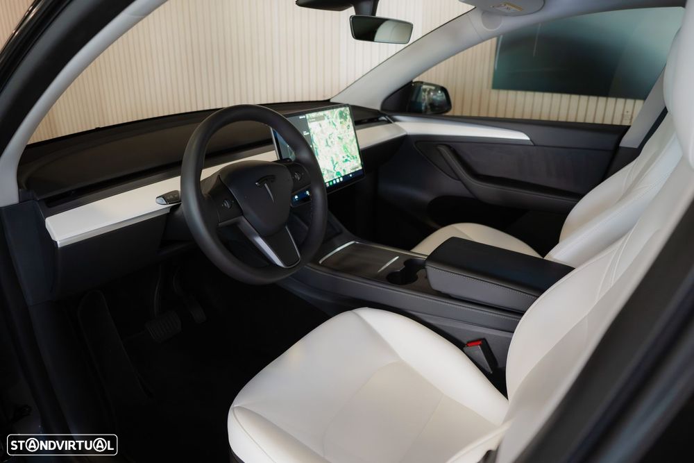 Tesla Model Y Long Range Dual Motor AWD - 3