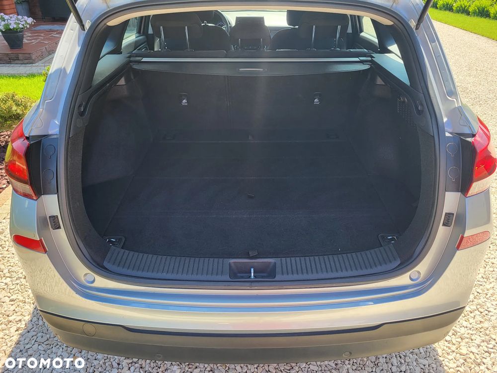 Hyundai i30 1.6 D Classic + - 18