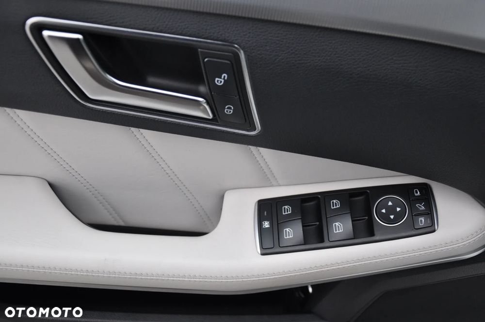 Mercedes-Benz Klasa E 350 BlueTEC 4-Matic Avantgarde - 17