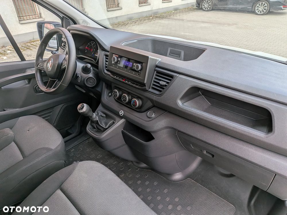 Renault Trafic - 23