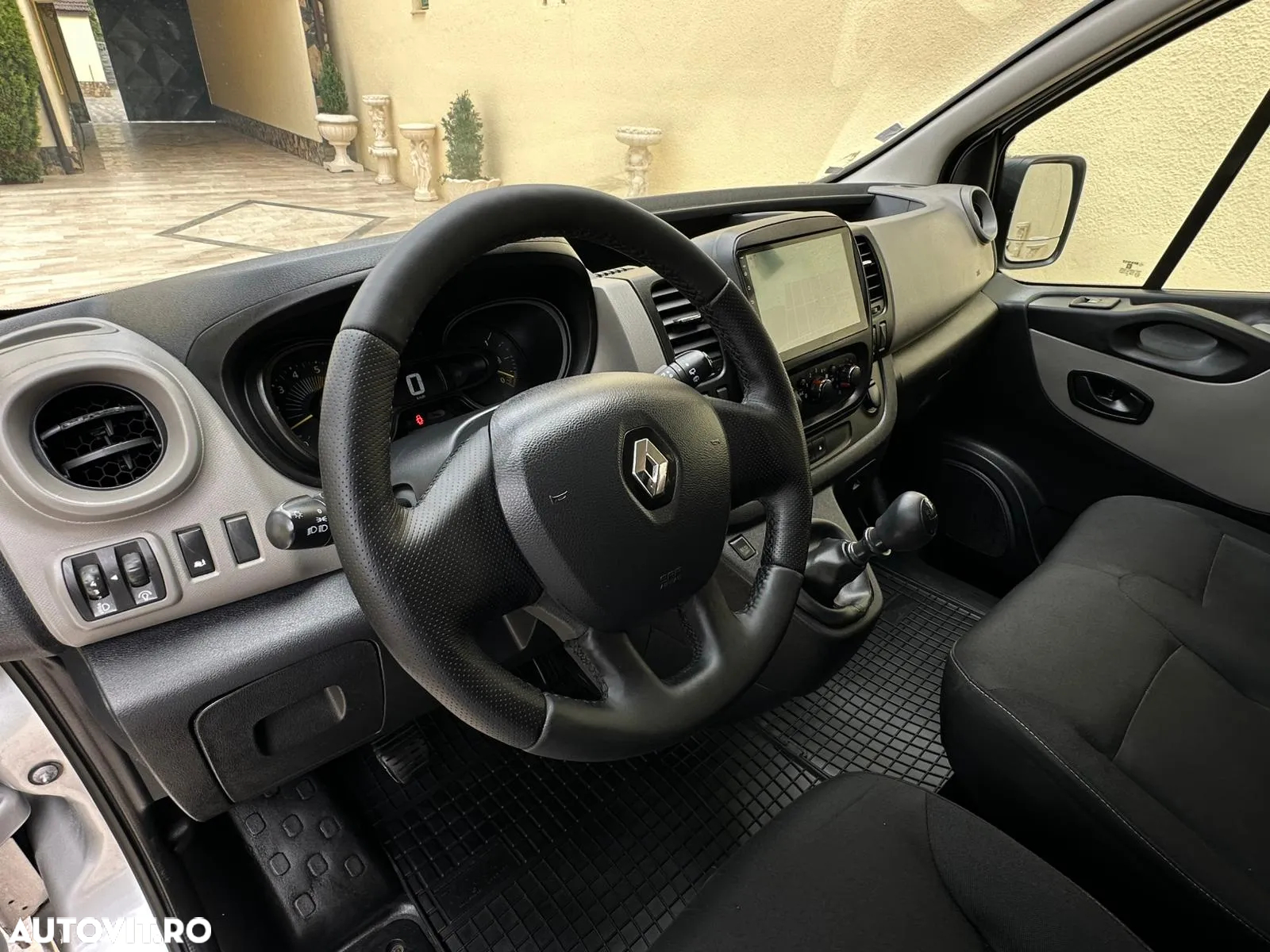 Renault Trafic - 16
