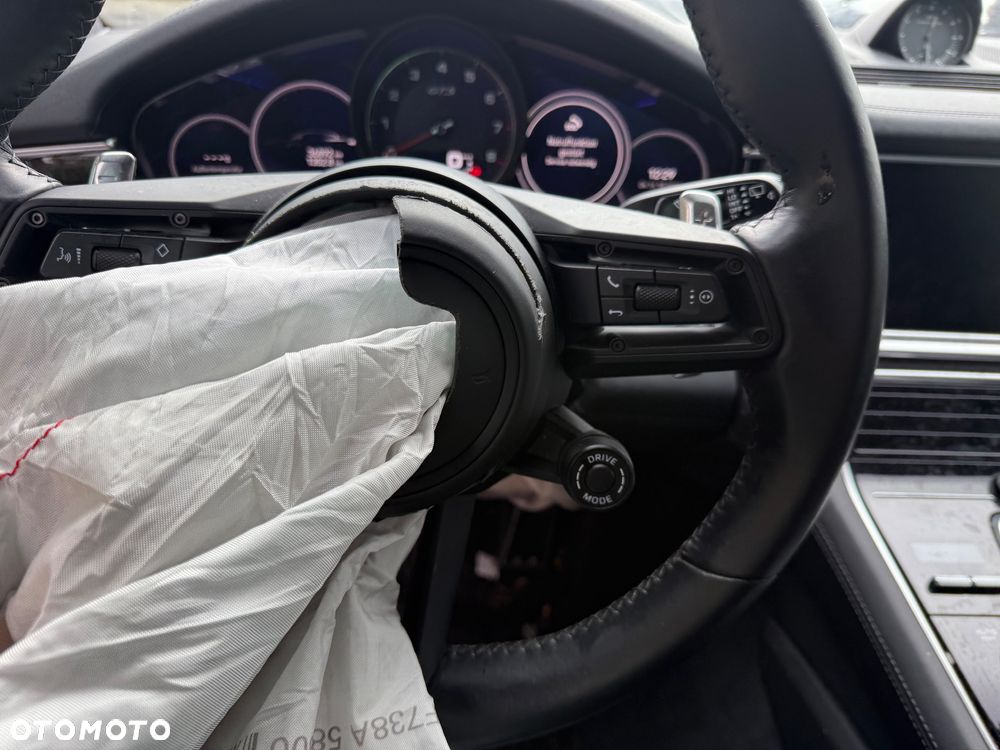 Porsche Panamera GTS - 30