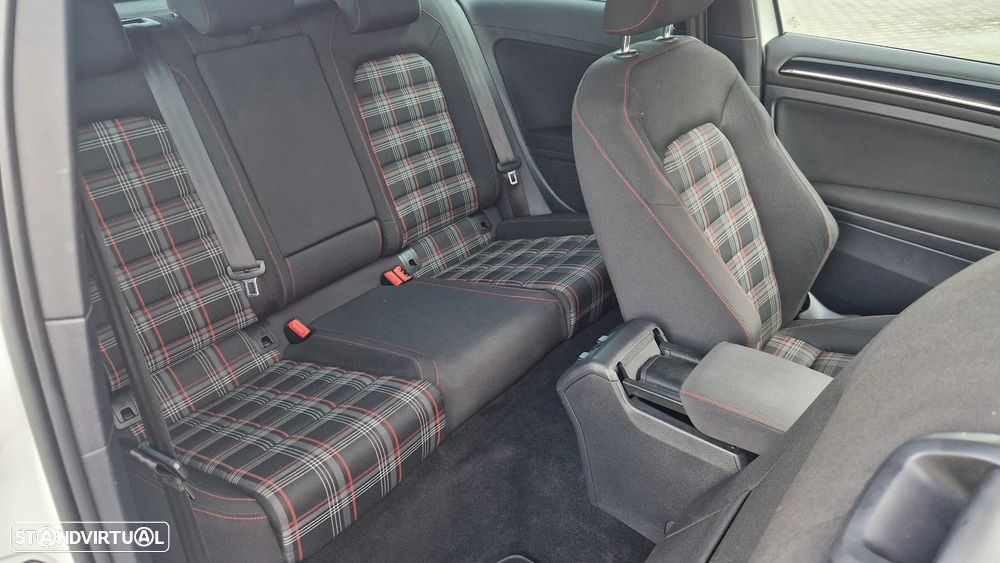 VW Golf GTI Performance BlueMotion DSG - 13