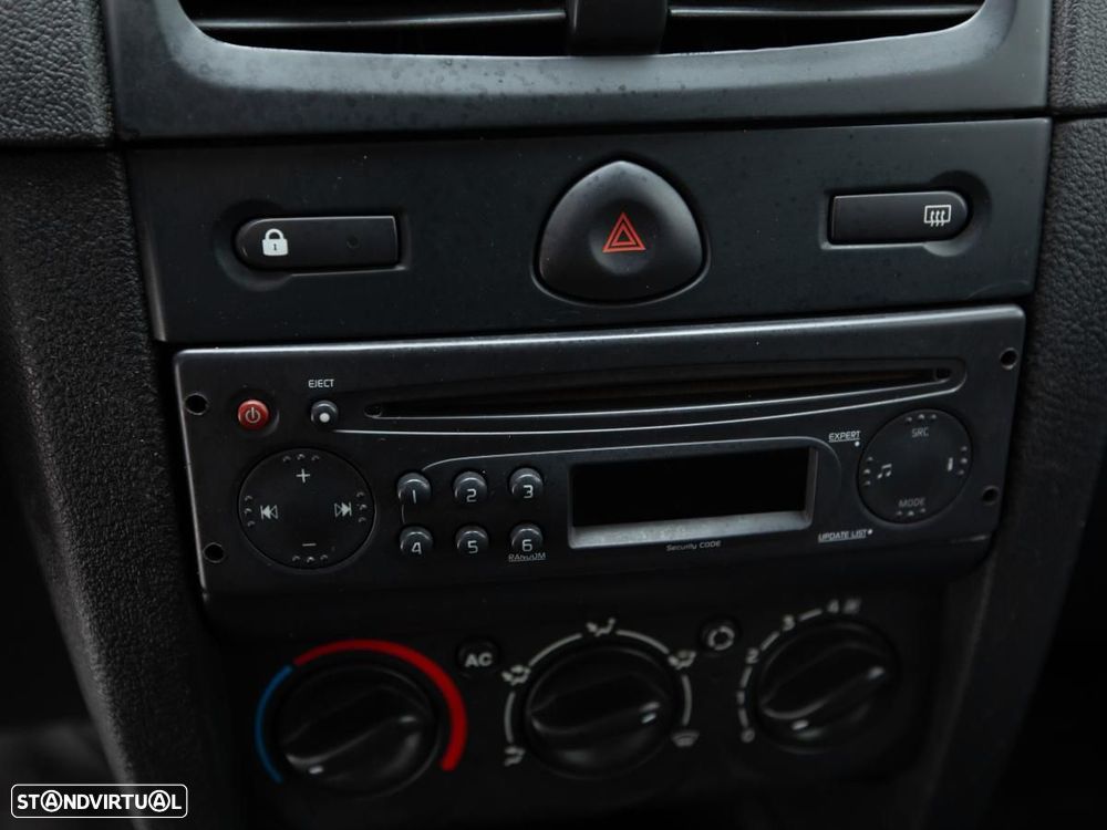 Renault Clio Van - 13