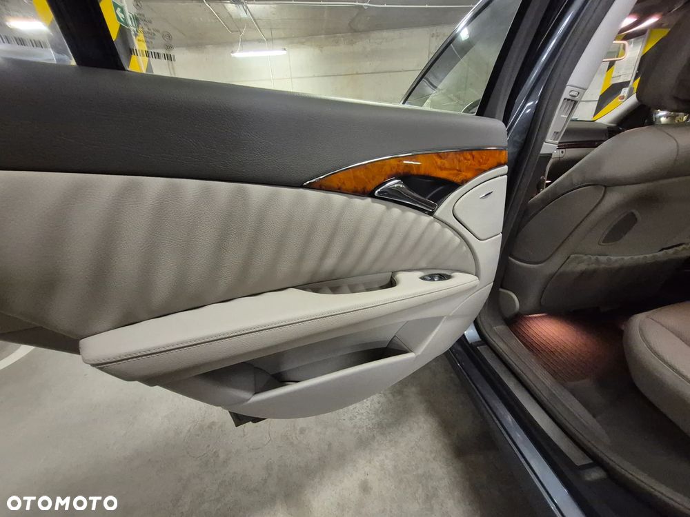 Mercedes-Benz Klasa E 500 4Matic Automatik Elegance - 33